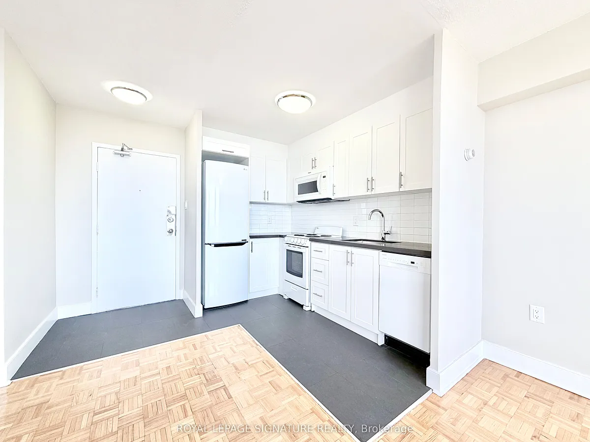 Photo 1 of 18 - 1500 Bathurst St #1103 - Toronto, ON Primary Photo - 1500 Bathurst St #1103