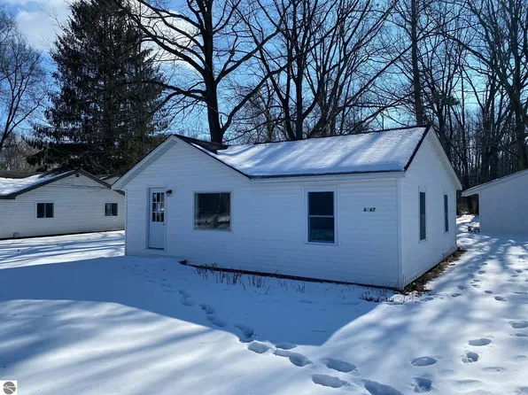 6167 W Randall Rd, Lake City, MI 49651