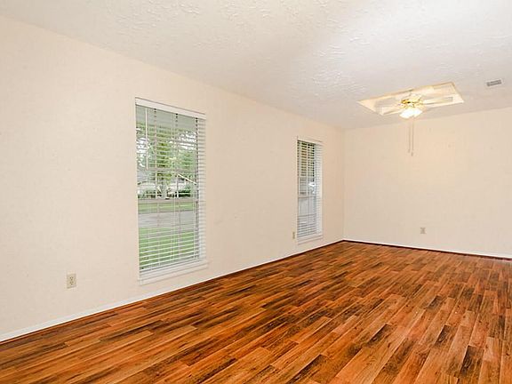 3rd image of 12302 Dorrance Ln