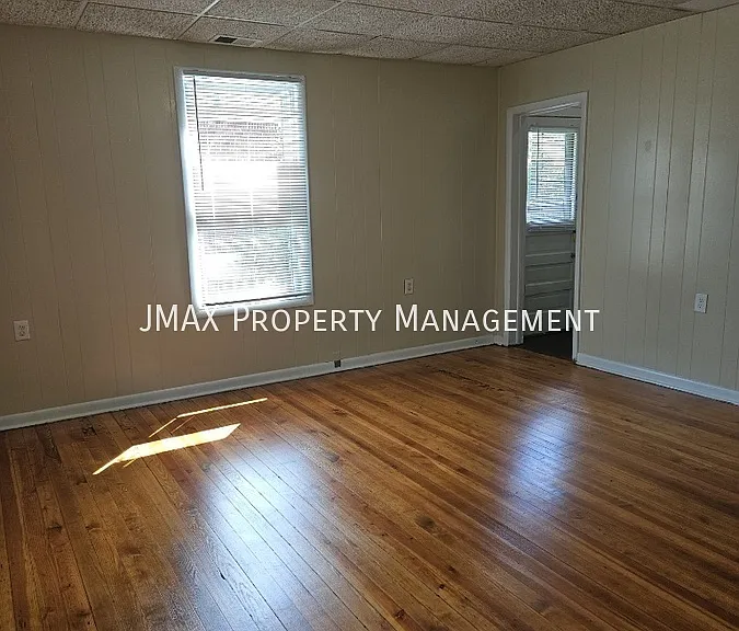 305 Meadow St — Photo 3