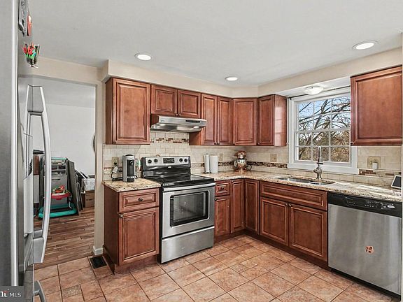 5th image of 24 Berkley Rd