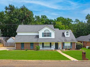 1704 W Northwood Ct, Longview, TX 75605