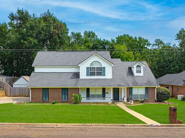 1704 W Northwood Ct, Longview, TX 75605