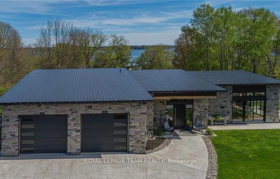 8 Headlands Way
