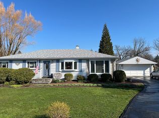 646 68th St, Willowbrook, IL 60527