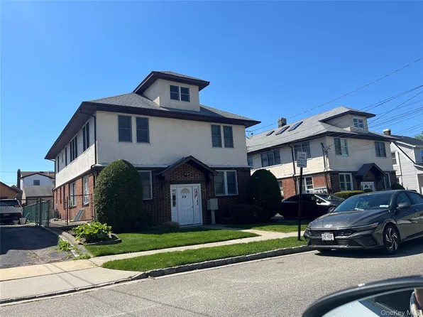 39 Notre Dame Ave, Hicksville, NY 11801