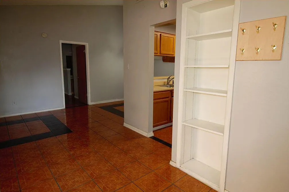629 Greenlawn Blvd — Photo 3