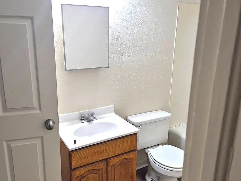 814 E 10th St #2 — Photo 8