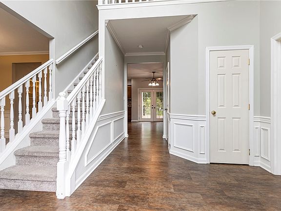 3rd image of 5691 Villahaven Dr