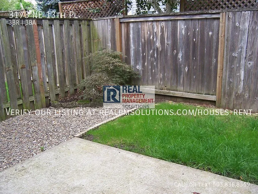 Beautiful Duplex Available Now In Hillsboro!! — Photo 3