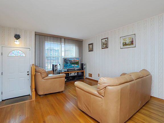 4th image of 130 Winham Ave