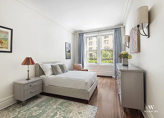 Sold by Warburg | media 22