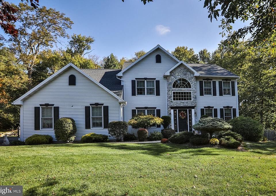 1st image of 42 Highland Dr