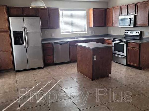 4th image of 1679 N La Fresa Dr