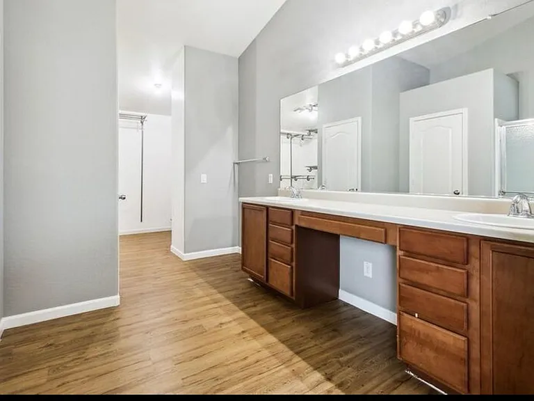 10231 W Raymond St — Photo 10