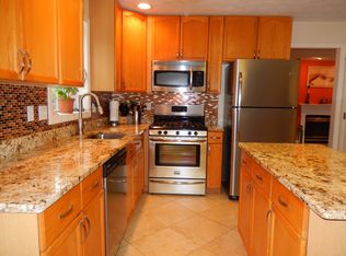 2 Old Balcom Farm Dr, Nashua, NH 03062