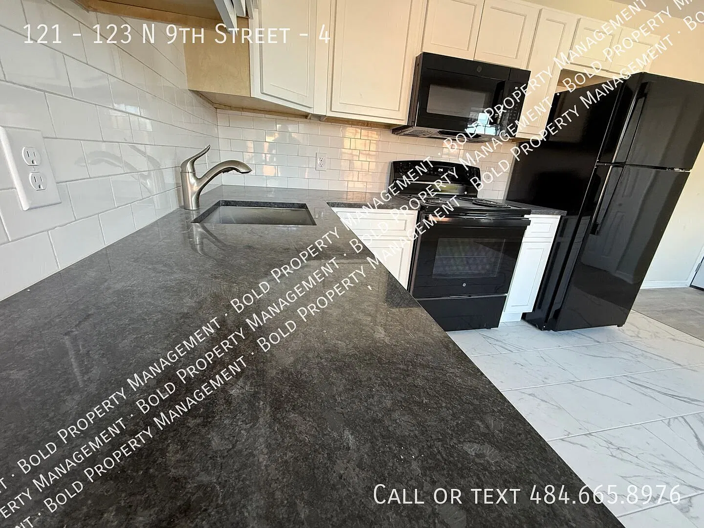 Top Floor 3 Bedroom 1 Bath Newly Remodeled And New Appliances. Added Benefit Of A Balcony. — Photo 3