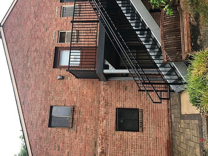423 meadow woods lane