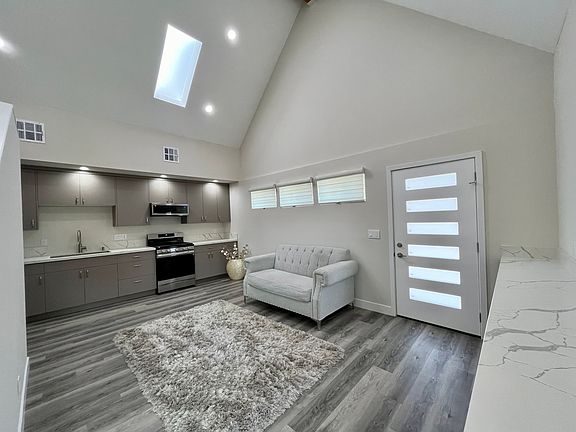 5th image of 12103 Bradford Pl