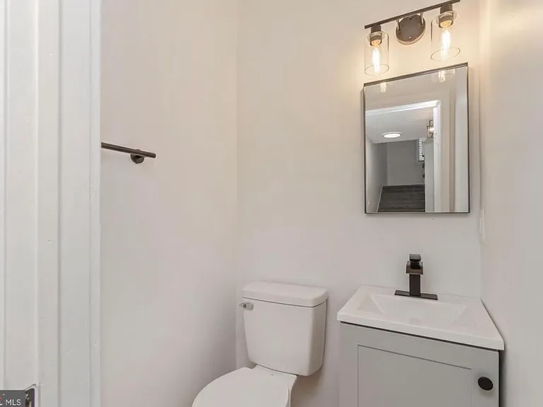 602 S Hammonds Ferry Rd — Photo 11