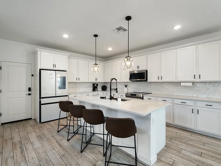 5002 W Cheryl Dr — Photo 1