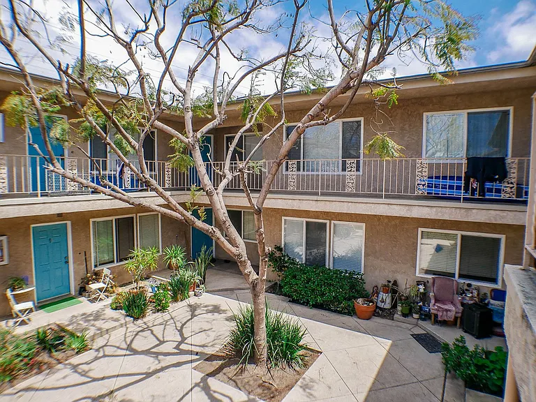 1050 Hornblend St — Photo 24