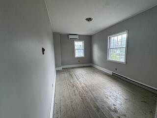 4th image of 219 N Irish St