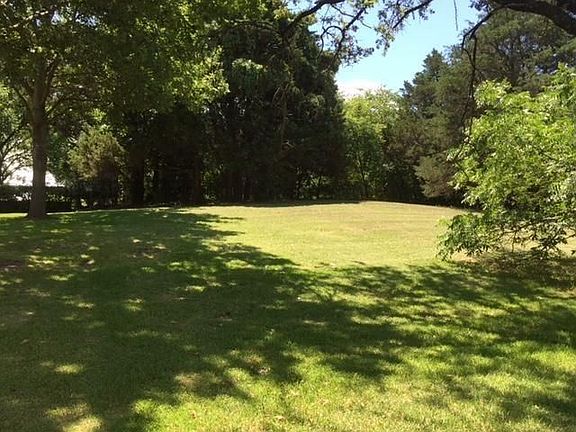 2nd image of 1205 Stonewall Trl