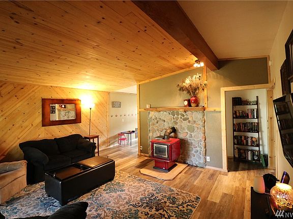 5th image of 403 Ironwood St