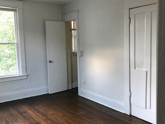 5th image of 219 Stone Ave APT 3
