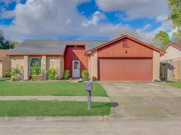 2711 N Belgravia Dr, Pearland, TX 77584