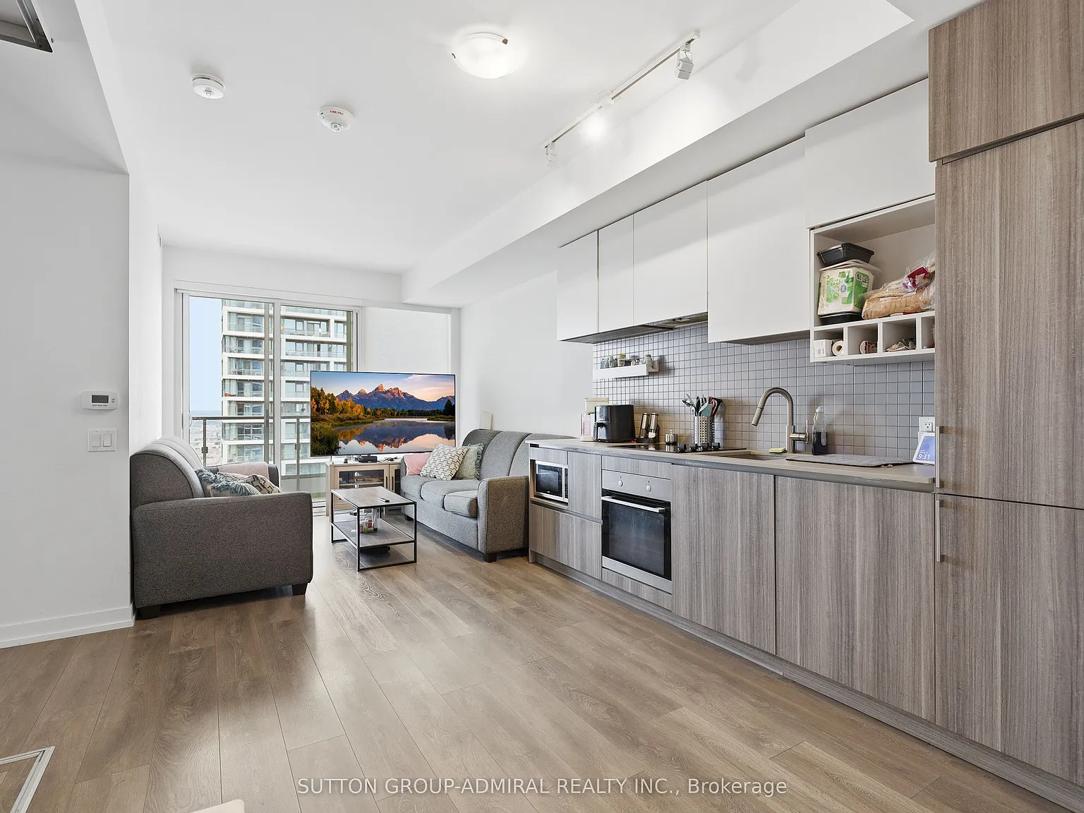 Transit City Condos — Photo 4