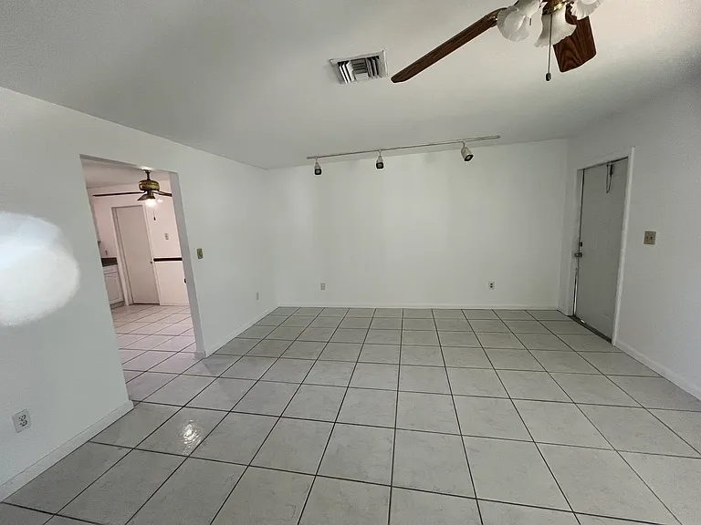 1821 SW 96th Ave — Photo 5