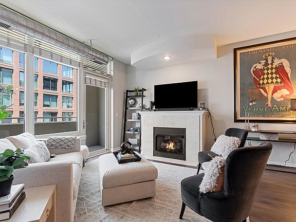 4th image of 909 W Washington Blvd APT 606