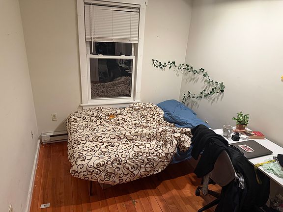 4th image of 104 Hammond St #2