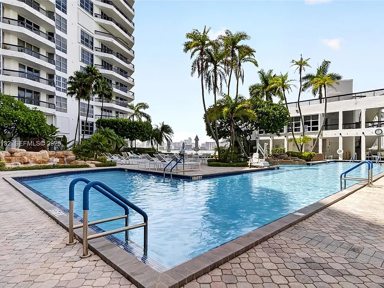 3600 Mystic Pointe Dr #310 — Photo 39