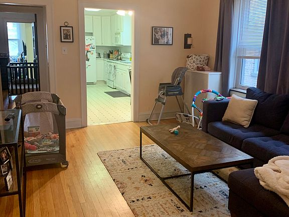 4th image of 2037 W Berwyn Ave #2
