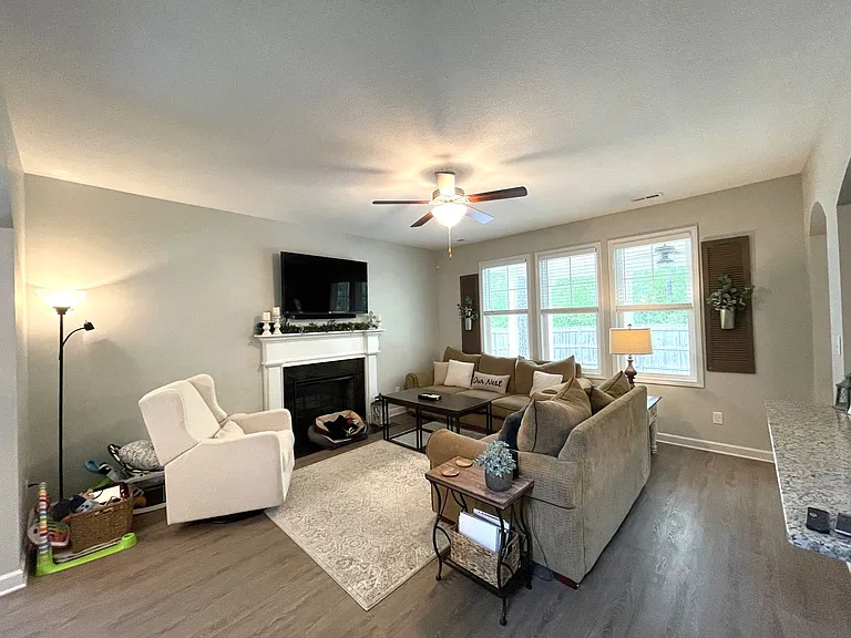 211 Seneca Ct — Photo 4