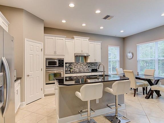 5th image of 8219 Country Park Way