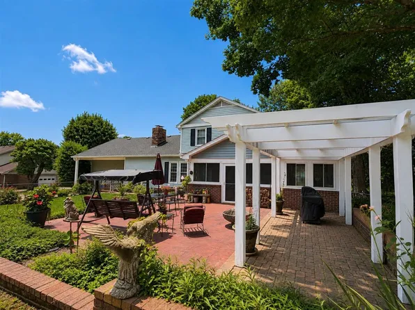 338 Hillwood Dr, Bowling Green, KY 42101