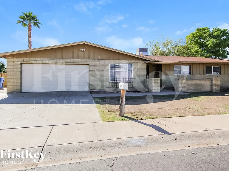 3301 W Mountain View Rd — Photo 2