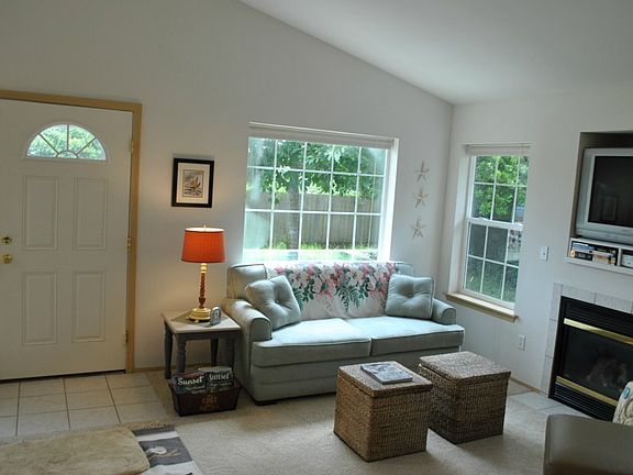 5th image of 378 S Butterclam St SW