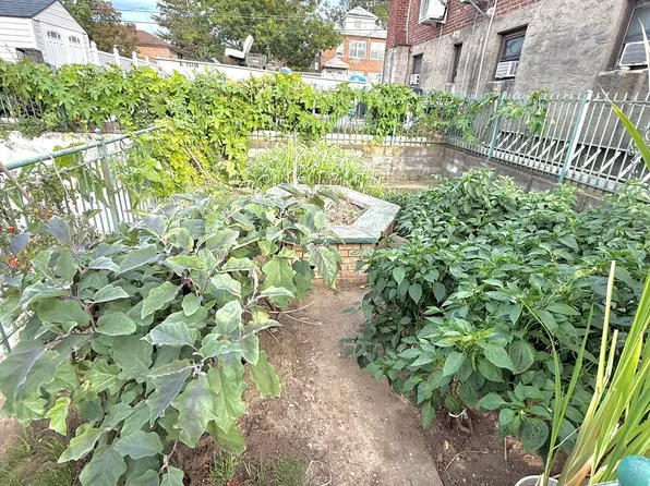 122-14 25th Avenue image 11 of 11