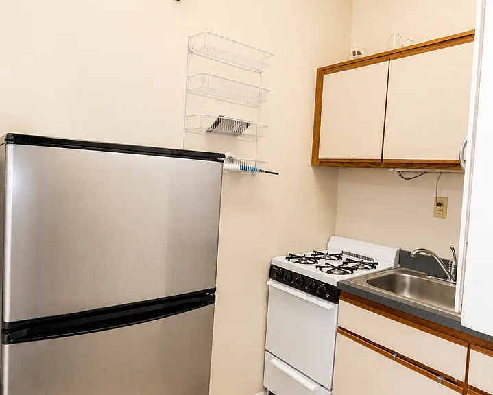 1432 Saint James Ct — Photo 3