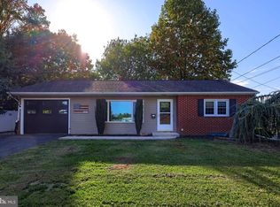 1898 Manor Ridge Dr, Lancaster, PA 17603