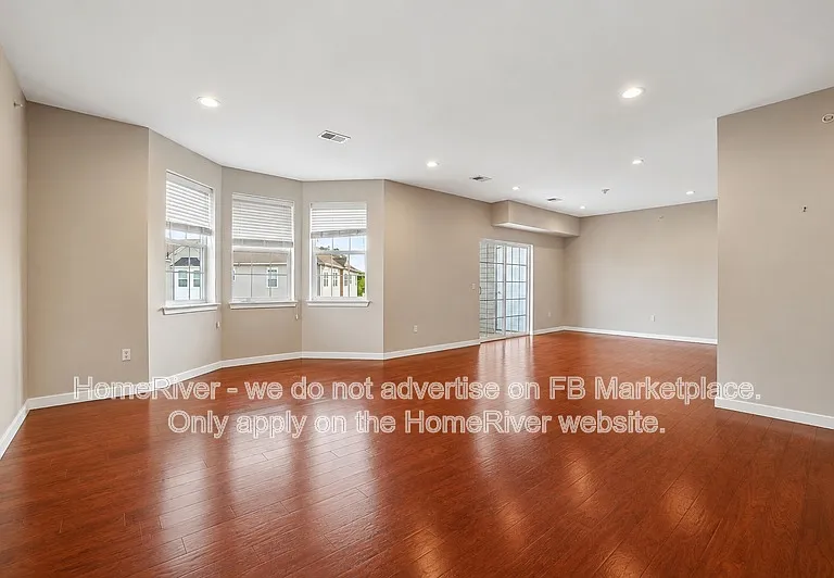 347 Pond Ln — Photo 3