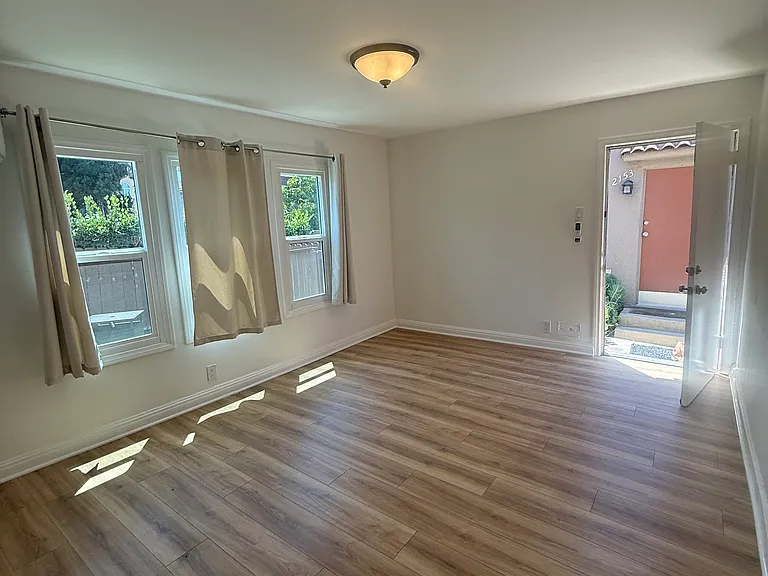 2151 Montana St — Photo 2