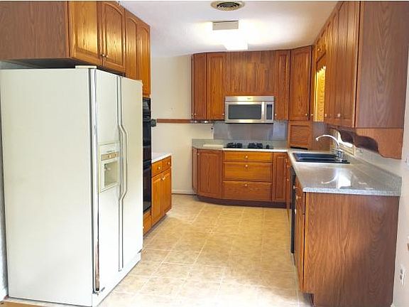 4th image of 324 Belmont Dr