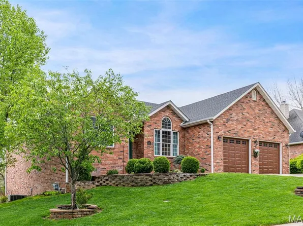 26349 Lakeview Ter, Godfrey, IL 62035