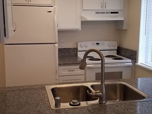 3rd image of 5684 Eagle Pkwy #1